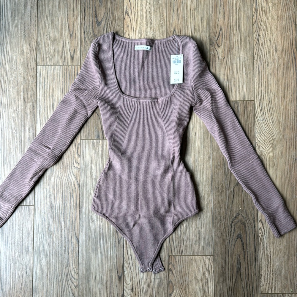 NWT- Abercrombie A&F Long Sleeve Ribbed Body Suit. Mauve